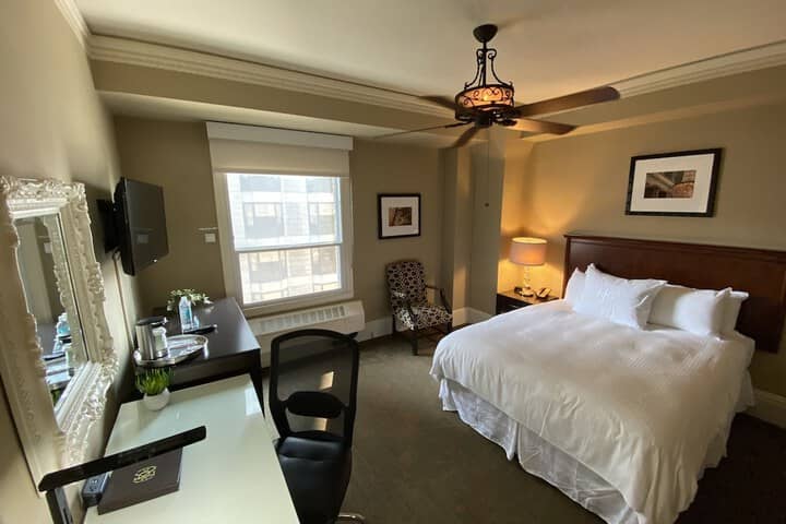 Room 4 of 20